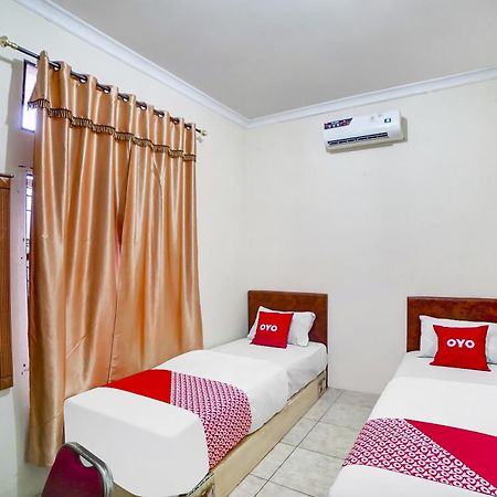Oyo 91199 Felicia Homestay Медан Экстерьер фото