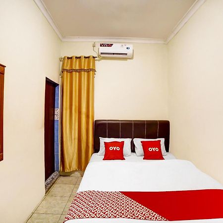 Oyo 91199 Felicia Homestay Медан Экстерьер фото