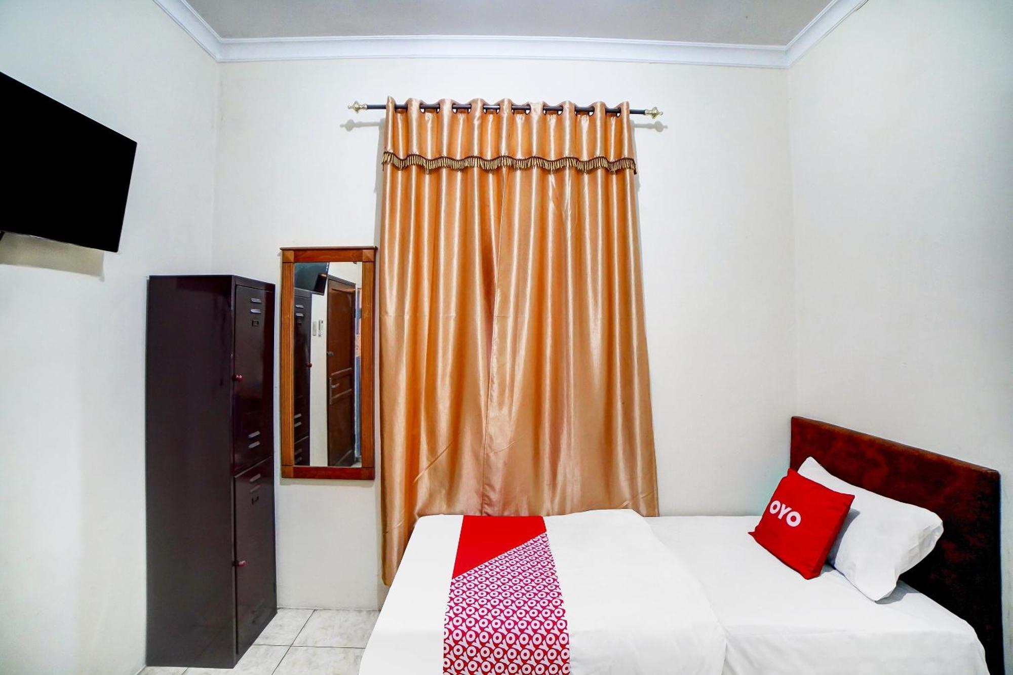 Oyo 91199 Felicia Homestay Медан Экстерьер фото
