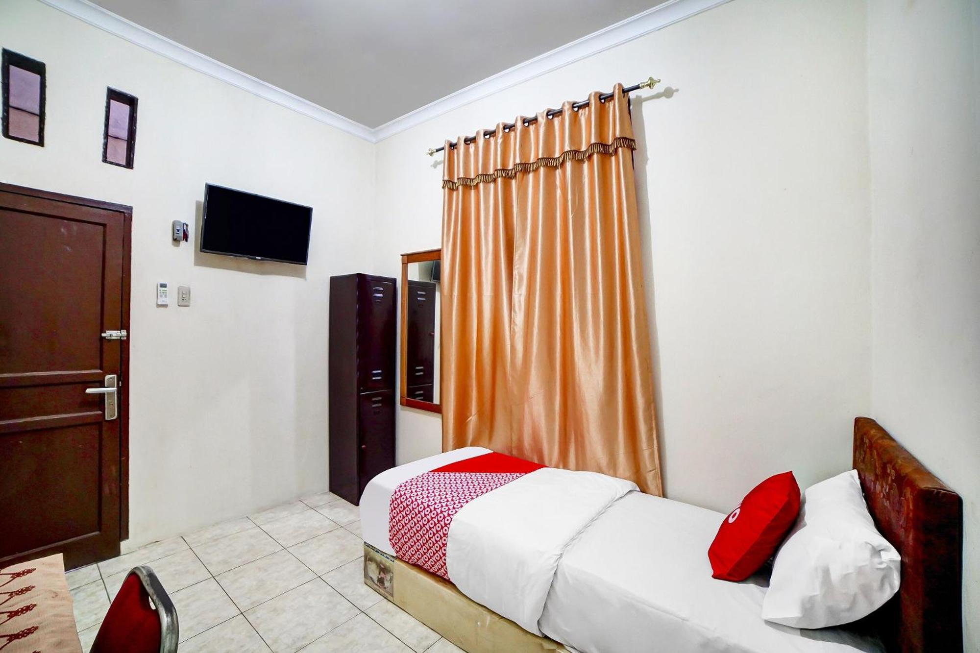 Oyo 91199 Felicia Homestay Медан Экстерьер фото
