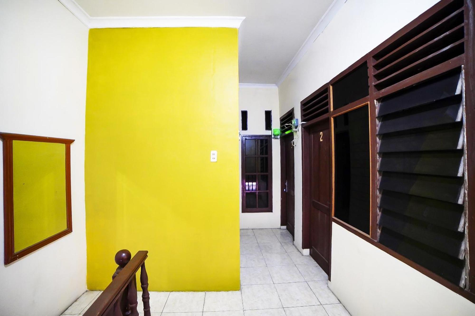 Oyo 91199 Felicia Homestay Медан Экстерьер фото
