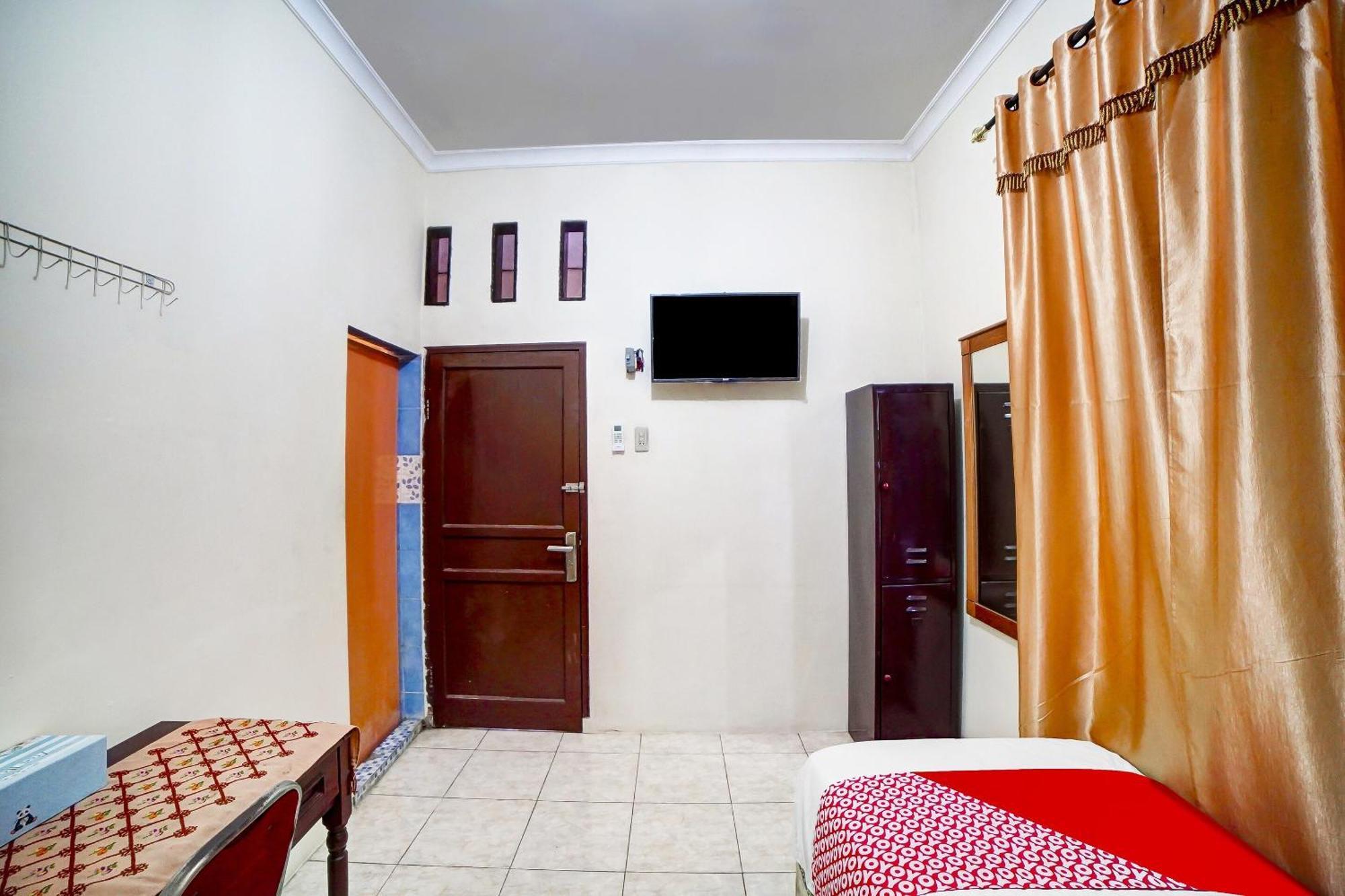 Oyo 91199 Felicia Homestay Медан Экстерьер фото